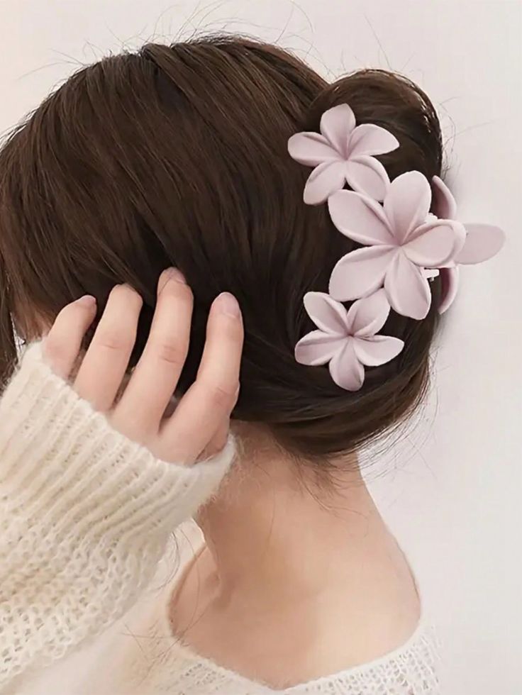 Elegance Hair Clip - Image 3